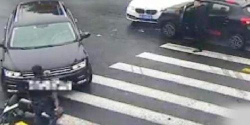 吃瓜追尾视频在线观看,惊险追尾瞬间，视频直播全程回顾