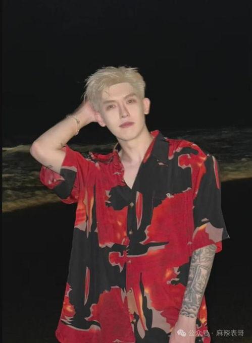 郑燕姿和朋友吃瓜,甜蜜互动尽显闺蜜情深