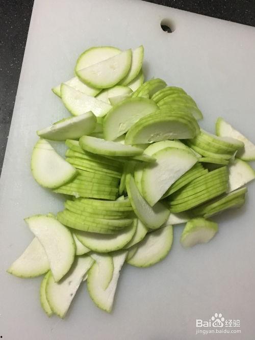 哺乳可以吃蒲瓜么,哺乳期妈妈可以安心享用蒲瓜吗？