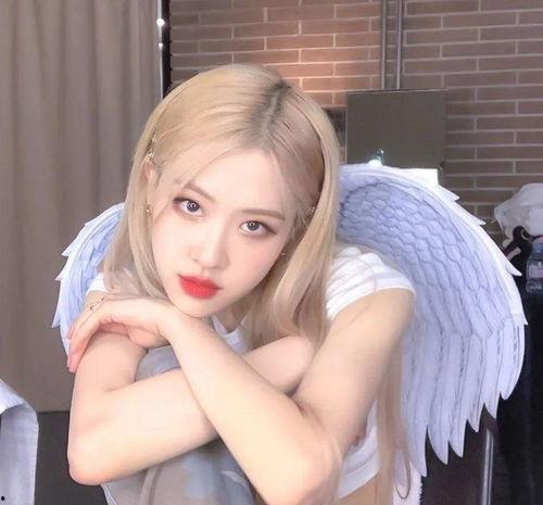 明星小姐姐头像唯美,梦幻星空下的唯美小姐姐