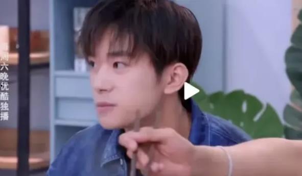 易烊千玺首次爆料视频,成长背后的故事与心路历程