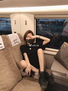 女网红深夜拍照被罚站,网红遭遇的尴尬一幕