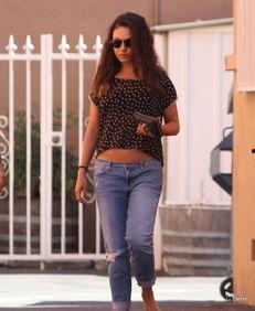 街拍女明星的牛仔裤