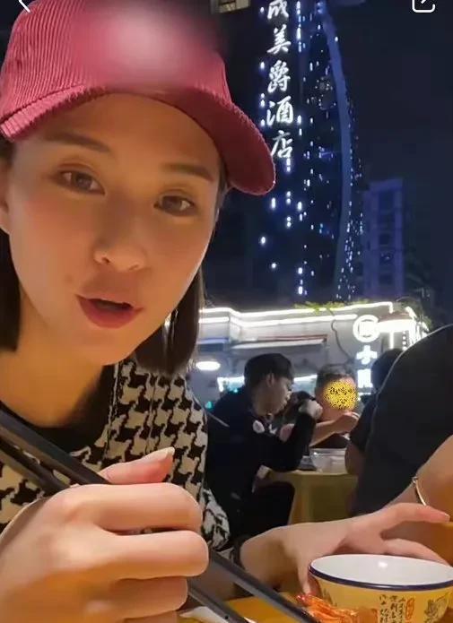 明星娱乐吃瓜博主视频,吃瓜博主带你直击幕后真相